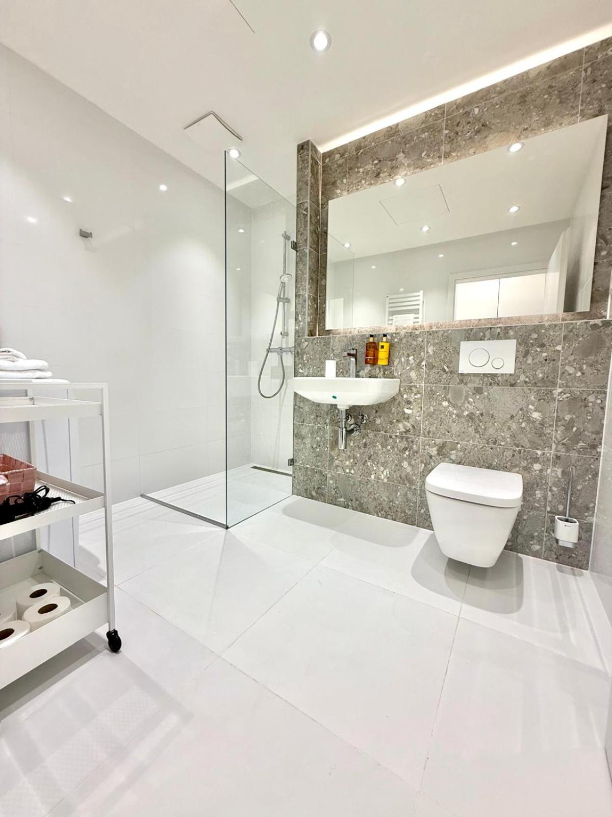 City Relax Apartments With Free Parking, 10 Mins Walk To City Centre Brno Esterno foto